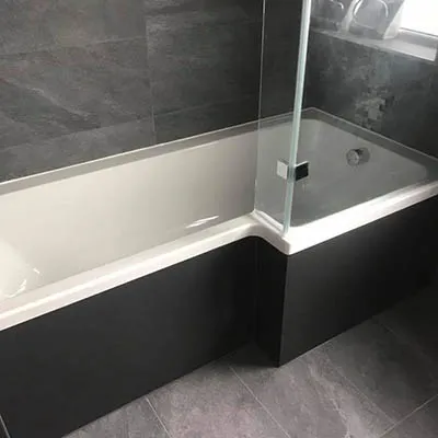 bath and glass screen