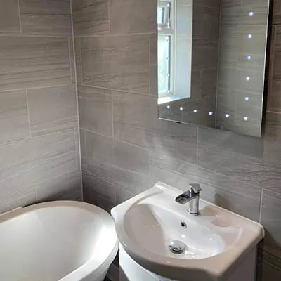 sink toilet lit mirror